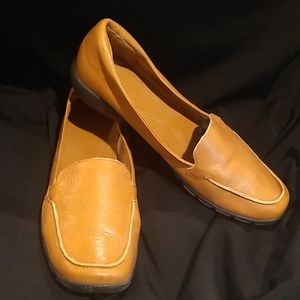 Tan Easy Spirit Leather Loafers 11M